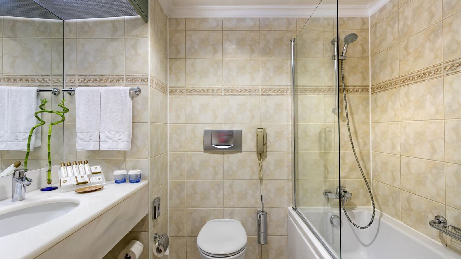 rooms-main-building-standard-room-garden-view-single-use