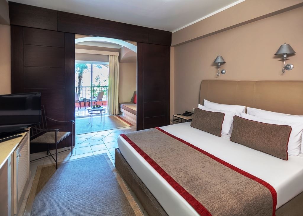 rooms-family-deluxe-garden-view