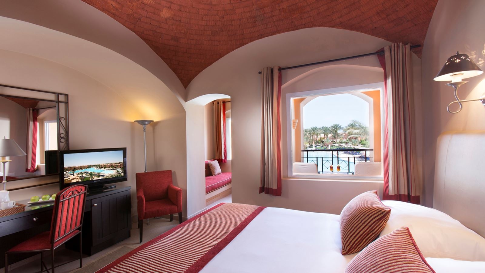 rooms-superior-room-pool-view