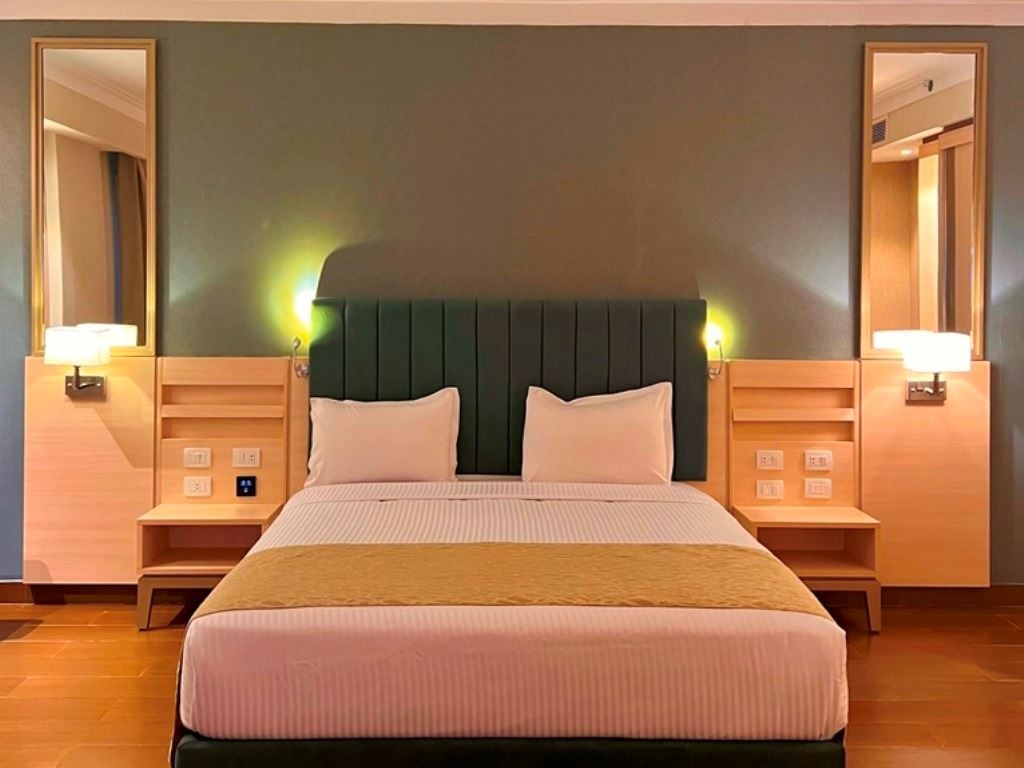 rooms-main-building-family-room-side-sea-view