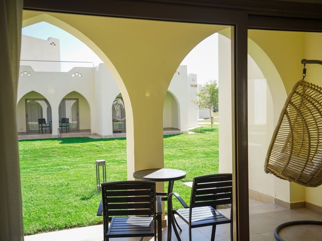 rooms-lagoon-suite-garden-view